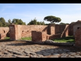 00556 ostia - regio v - insula xii - horrea (v,xii,2) - durchgang, taberna iii, ii - westl. via sabazeo - bli ri suedosten - 01-2024.jpg